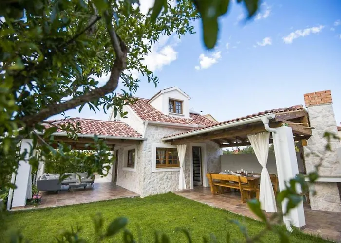 House For Rent Leila