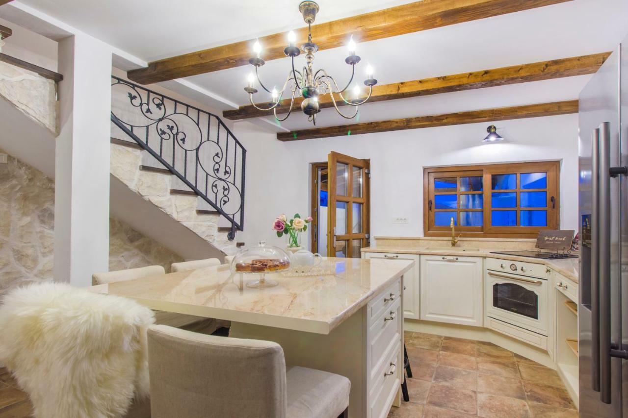 House For Rent Leila