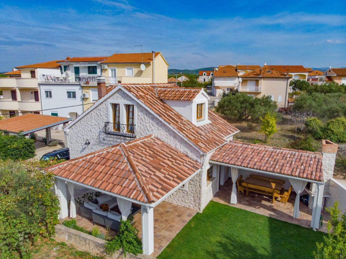 House For Rent Leila *