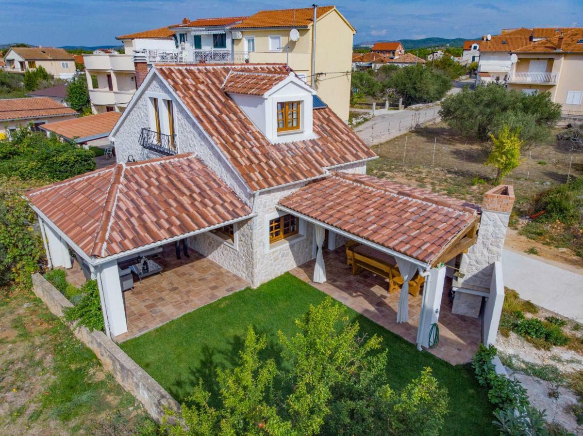 House For Rent Leila